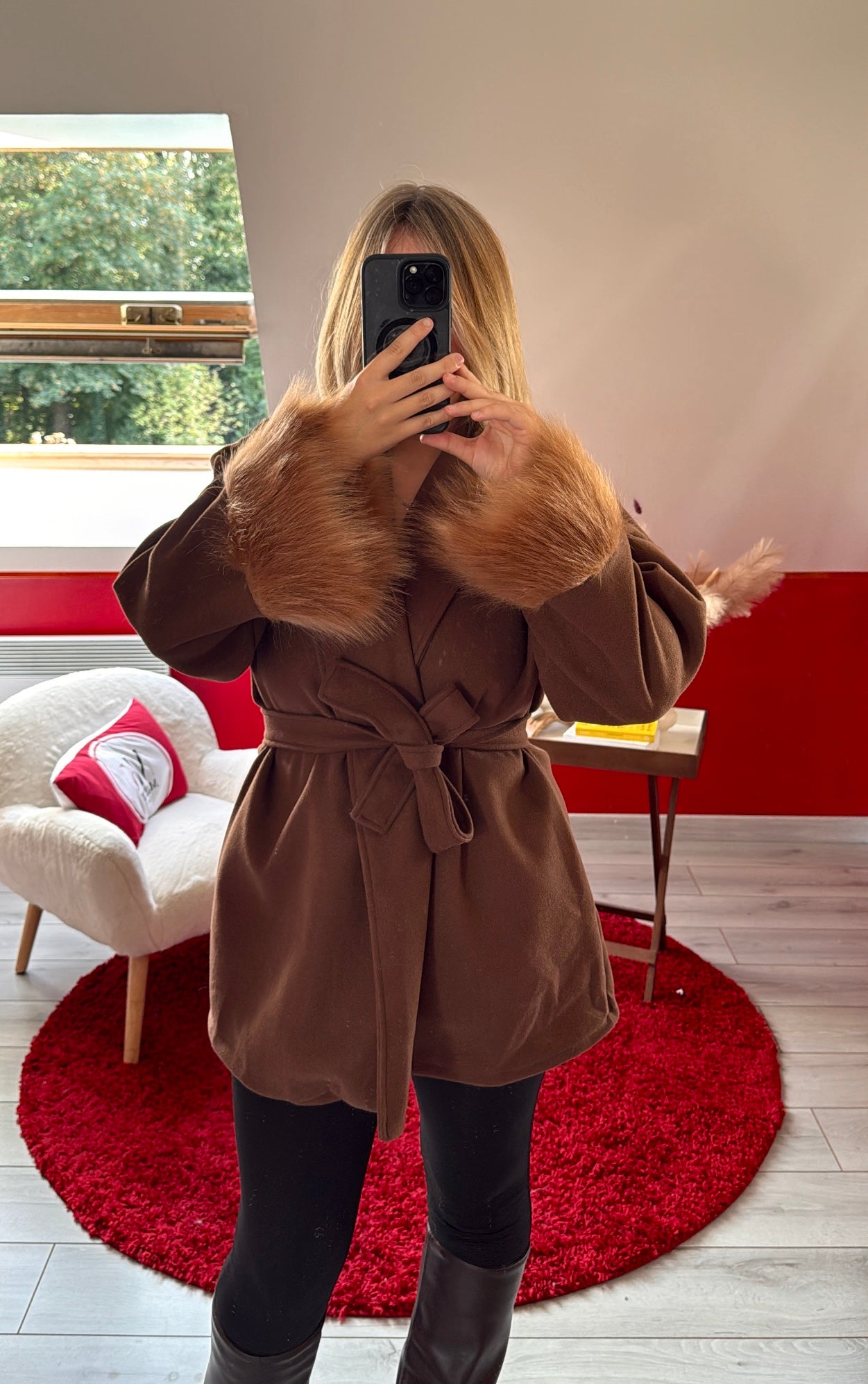 MANTEAU COURT MANCHE FOURRURE CHOCOLAT