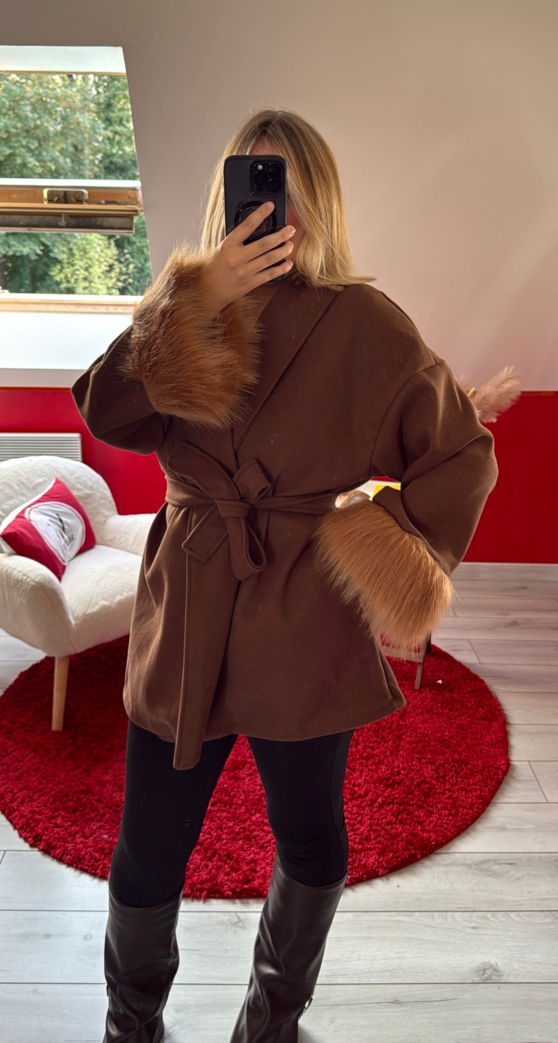 MANTEAU COURT MANCHE FOURRURE CHOCOLAT