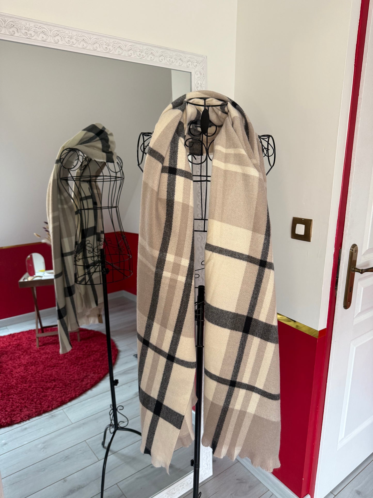 ÉCHARPE DOUCE À CARREAUX BEIGE - MaisonKLLY