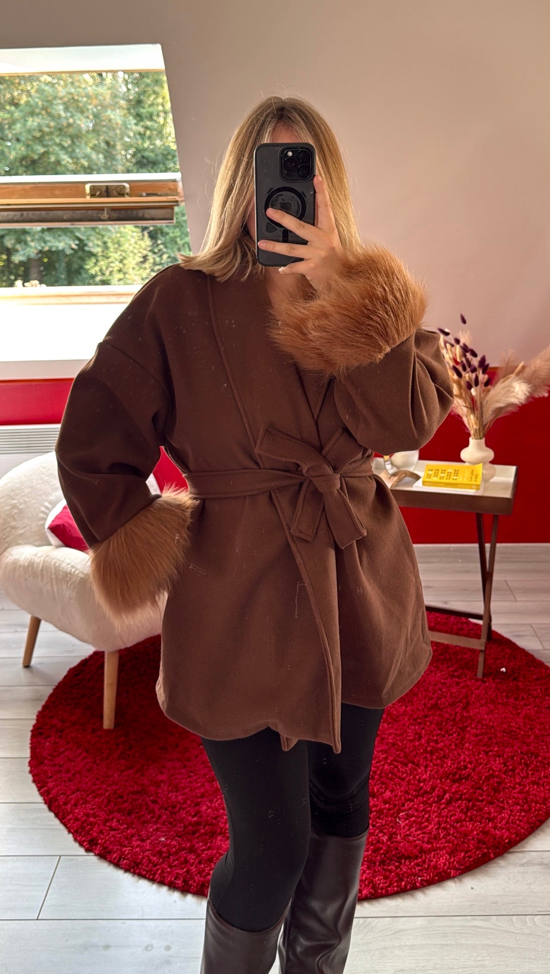 MANTEAU COURT MANCHE FOURRURE CHOCOLAT
