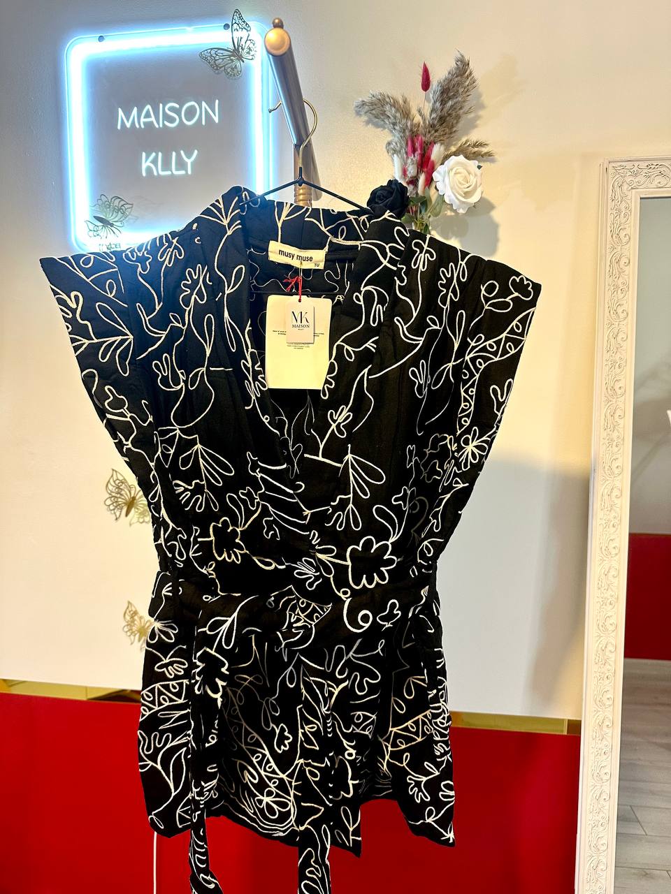 VESTE SANS MANCHE BRODÉ NOIR - MaisonKLLY