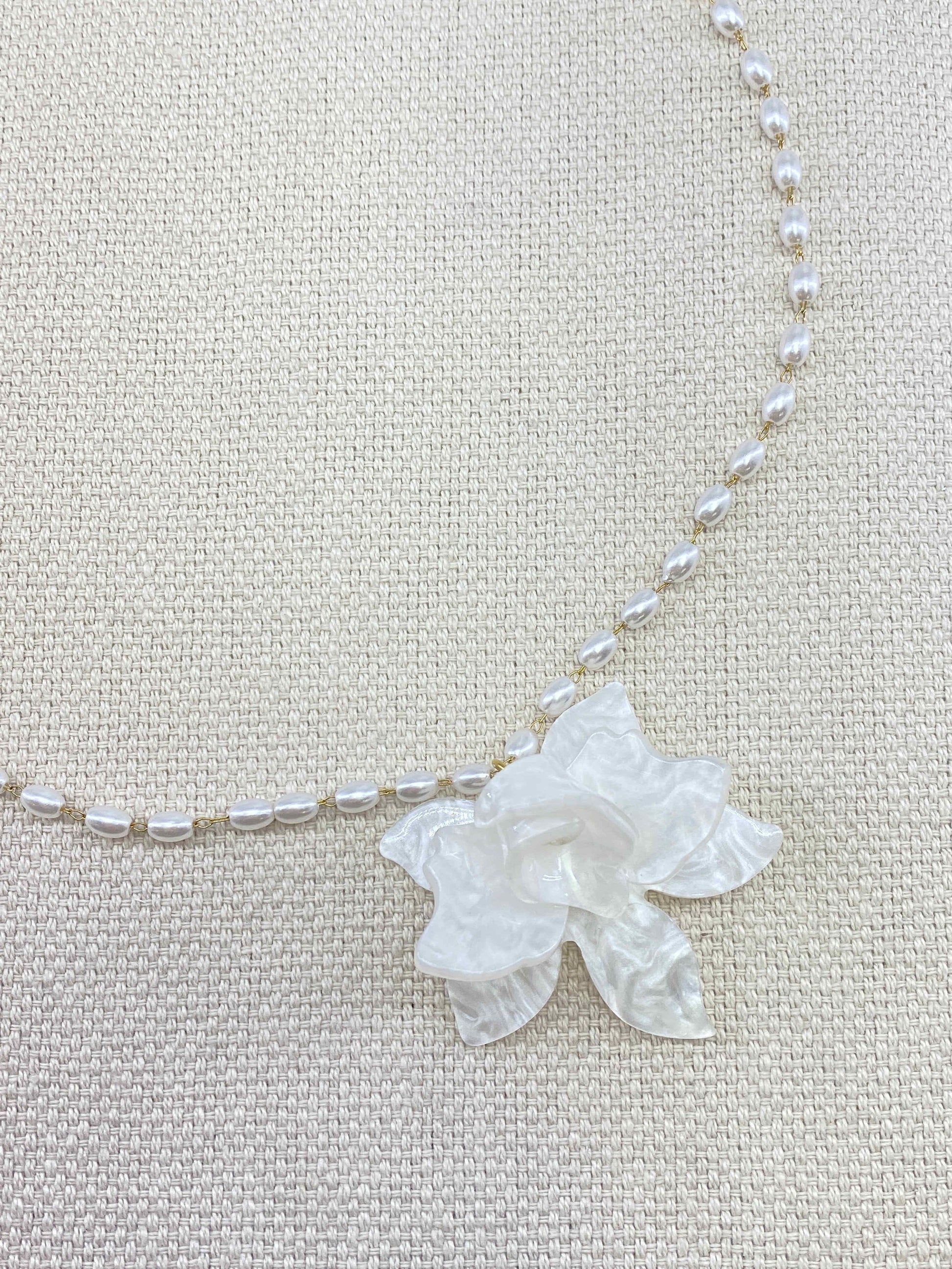 BRACELET PERLE FLEUR BLANCHE - MaisonKLLY