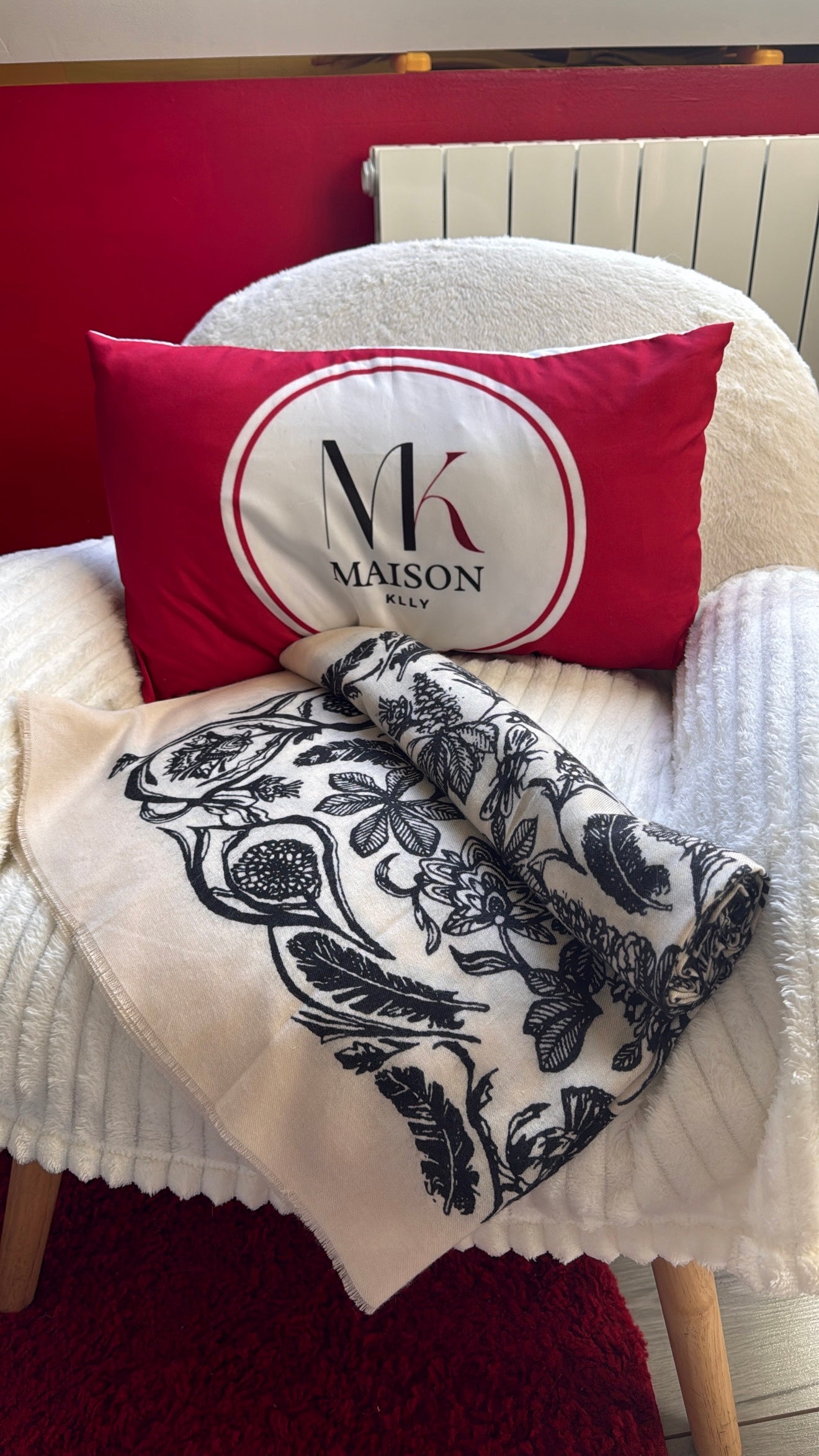 ÉCHARPE EN LAINE IMPRIMÉ FLEURS NOIR