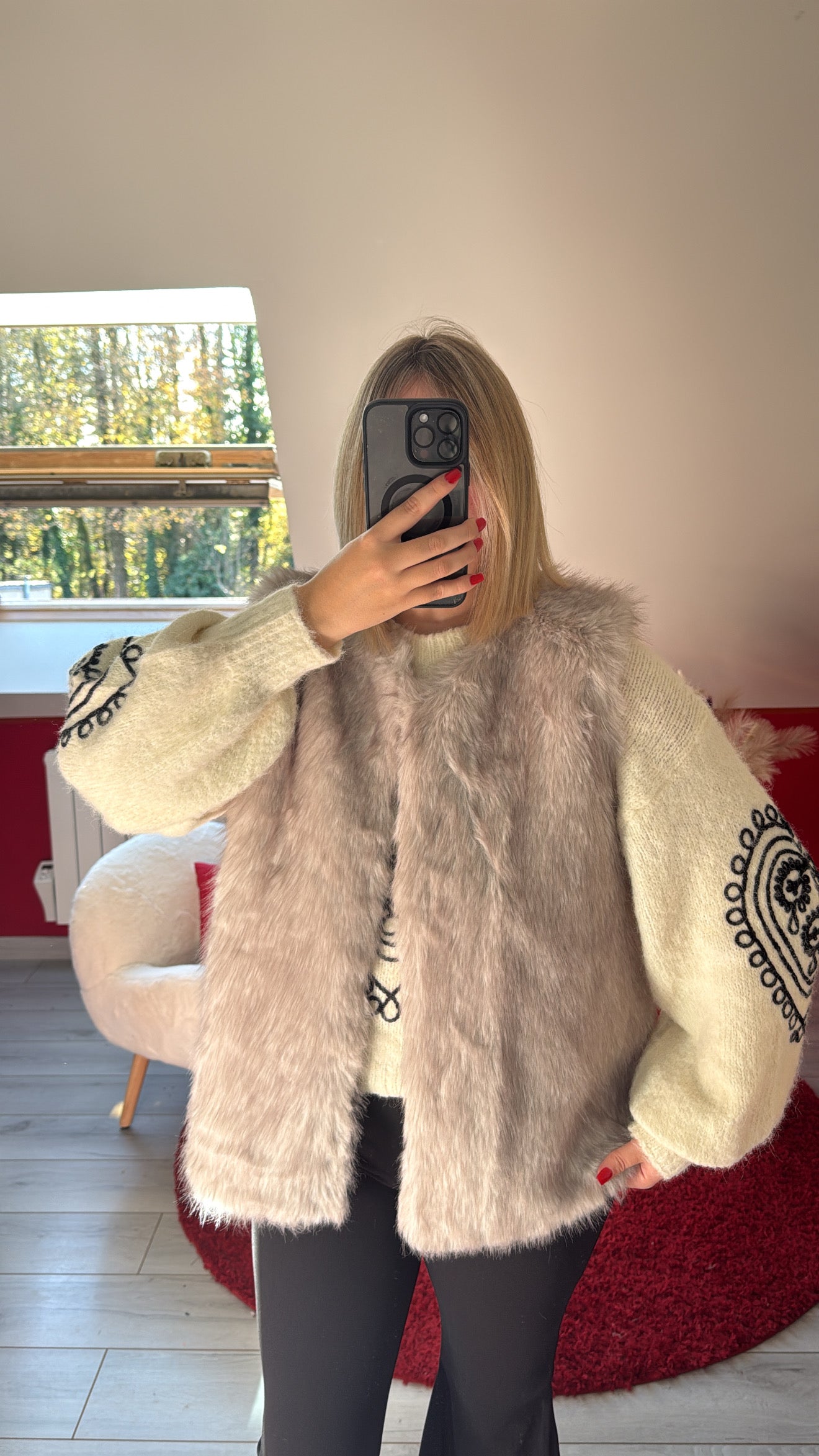 FAUSSE FOURRURE SANS MANCHE GRISE - MaisonKLLY