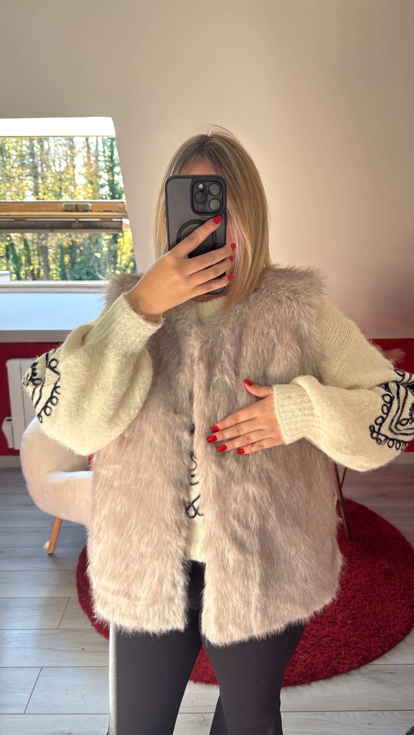 FAUSSE FOURRURE SANS MANCHE GRISE - MaisonKLLY