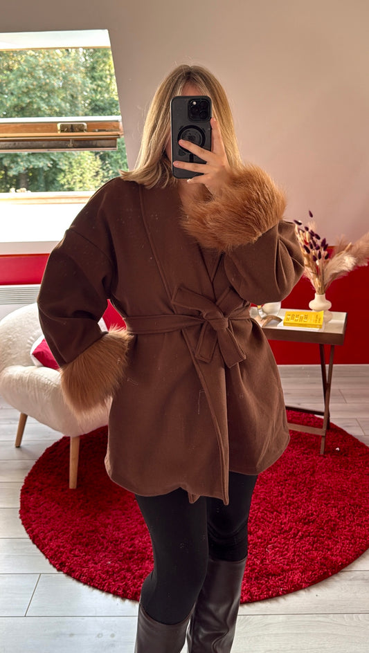 MANTEAU COURT MANCHE FOURRURE CHOCOLAT