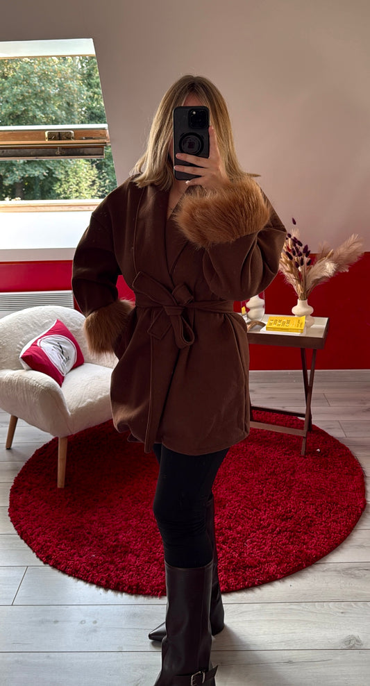 MANTEAU COURT MANCHE FOURRURE CHOCOLAT
